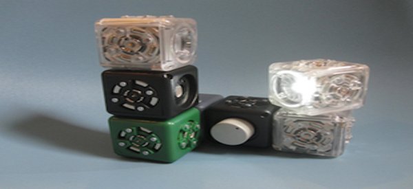 cubelets un kit de construction de robots modulaire avec des cubes intelligents 01 Cubelets : un kit de construction de robots modulaires avec des cubes magnétiques